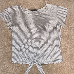 Kim and Cami size Small tie front T shirt